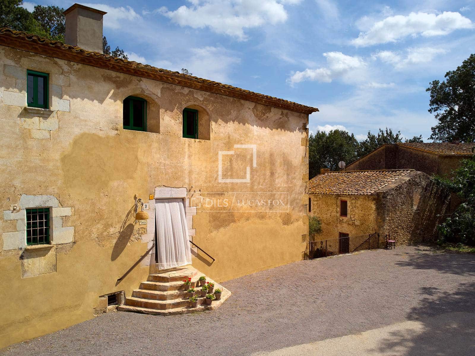 21 quarto Comercial para venda em Cornella del Terri com piscina garagem - 2 500 000 € (Ref: 10095455)