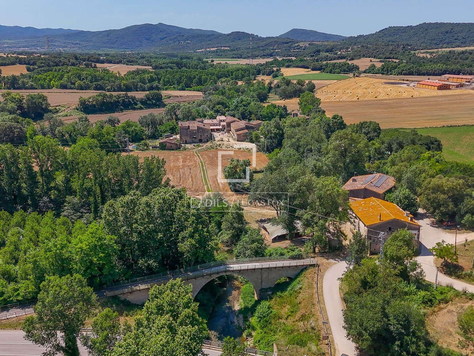 21 quarto Comercial para venda em Cornella del Terri com piscina garagem - 2 500 000 € (Ref: 10095455)