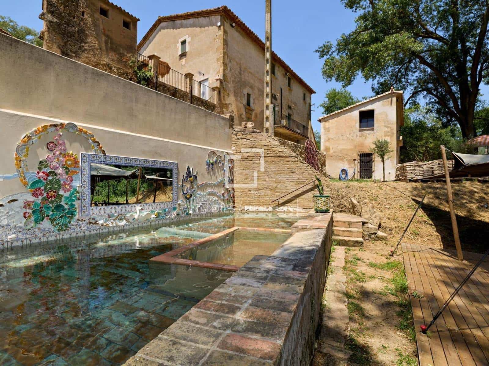 21 quarto Comercial para venda em Cornella del Terri com piscina garagem - 2 500 000 € (Ref: 10095455)