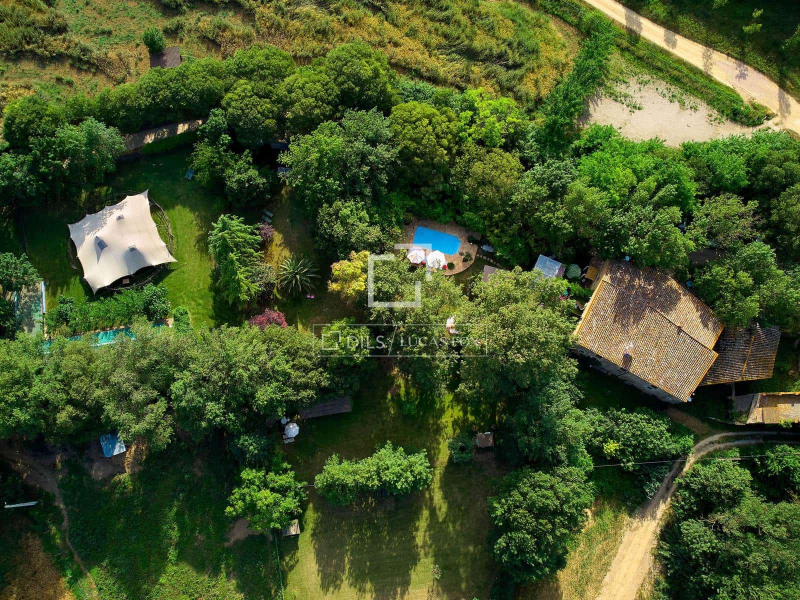21 quarto Comercial para venda em Cornella del Terri com piscina garagem - 2 500 000 € (Ref: 10095455)