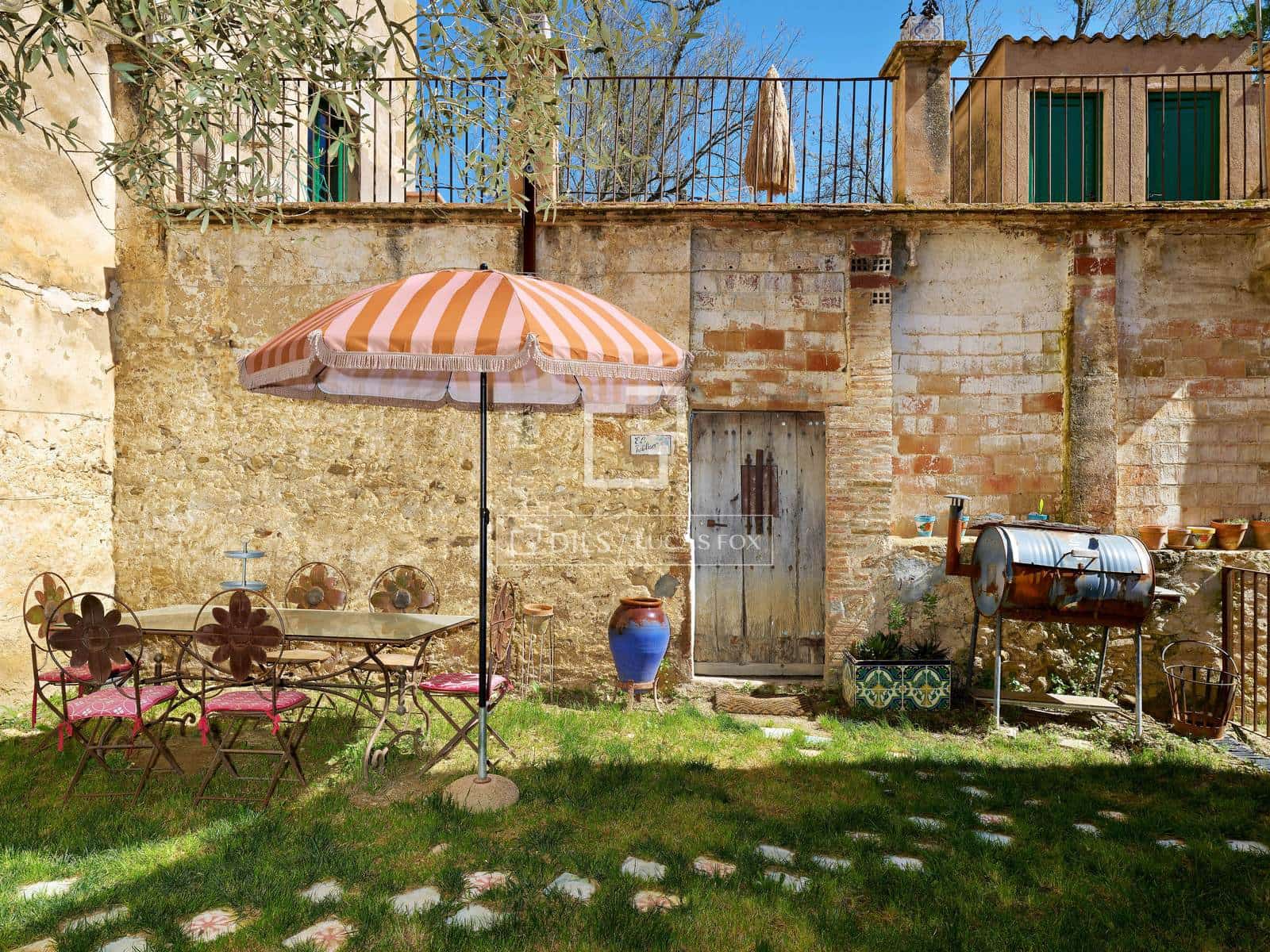 21 quarto Comercial para venda em Cornella del Terri com piscina garagem - 2 500 000 € (Ref: 10095455)