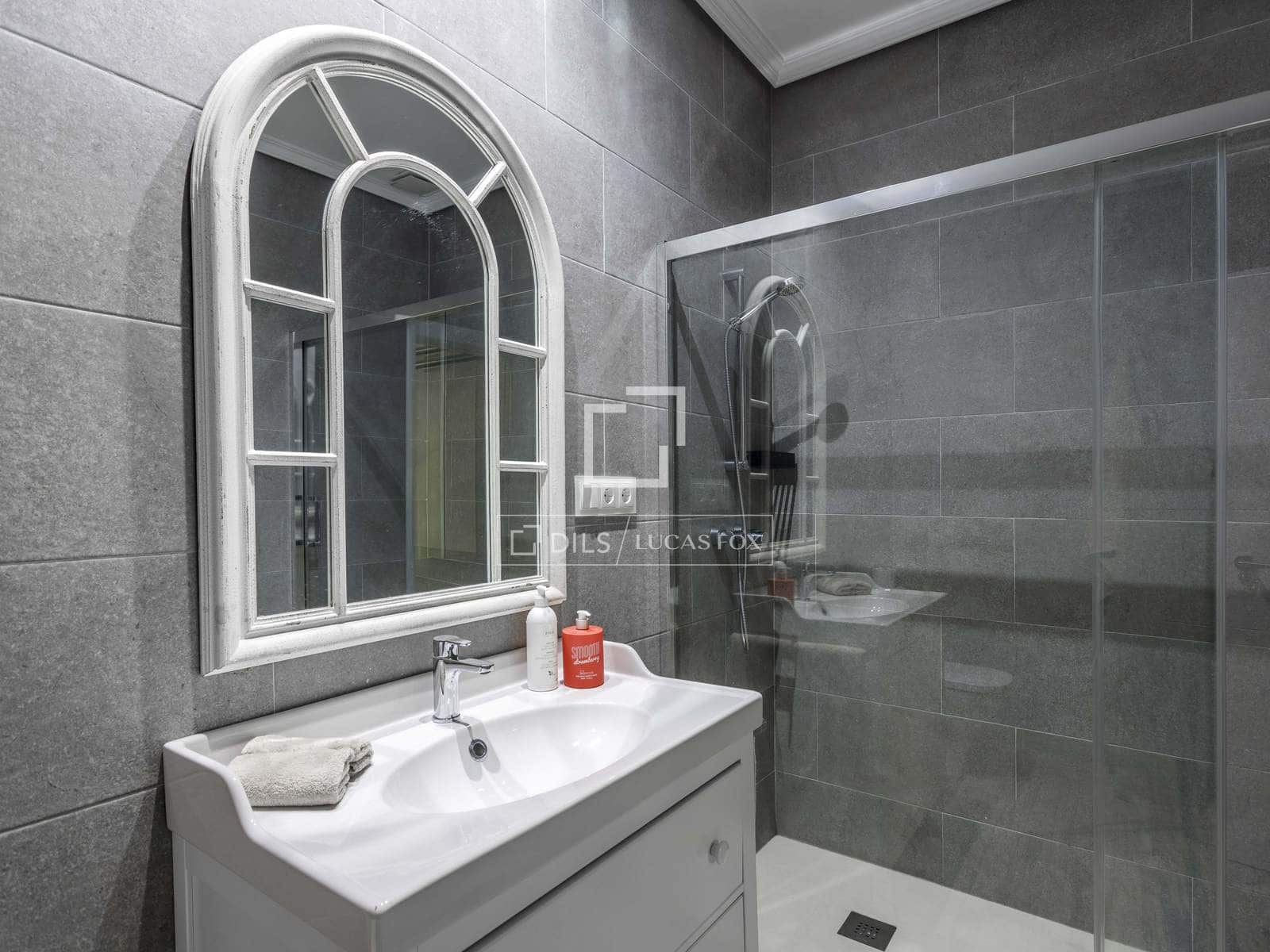 2 slaapkamer Appartement te huur in Madrid stad - € 3.700 (Ref: 10095786)
