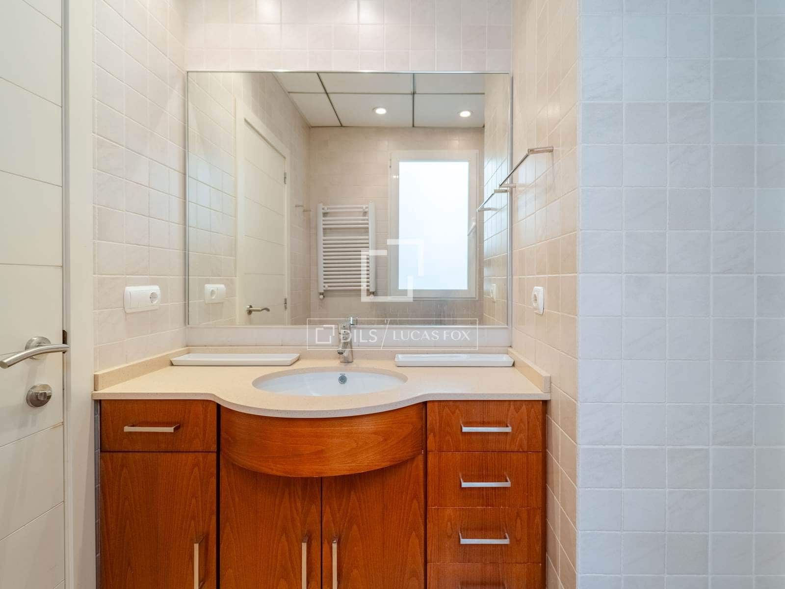 3 soveværelse Lejlighed til leje i Valencia by - € 2.600 (Ref: 10095787)