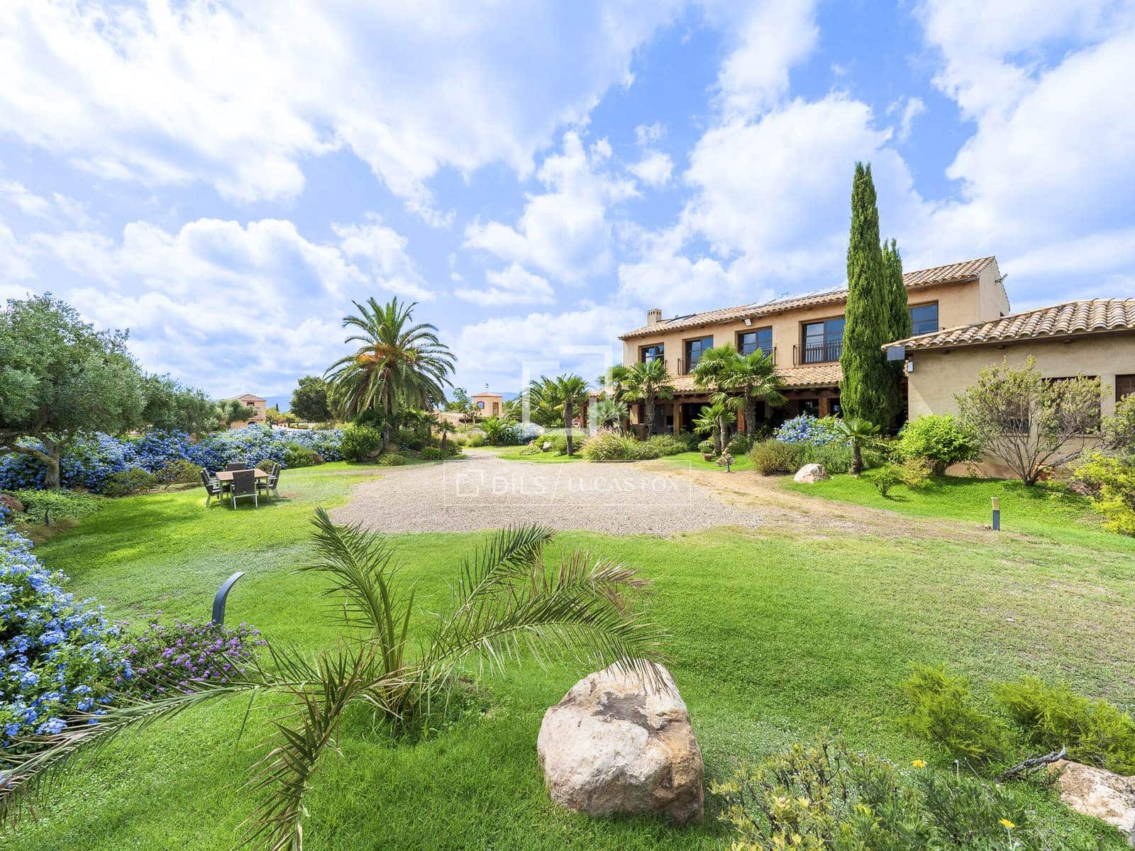 8 bedroom Finca/Country House for sale in Montbrio del Camp with pool garage - € 1,685,000 (Ref: 10097354)