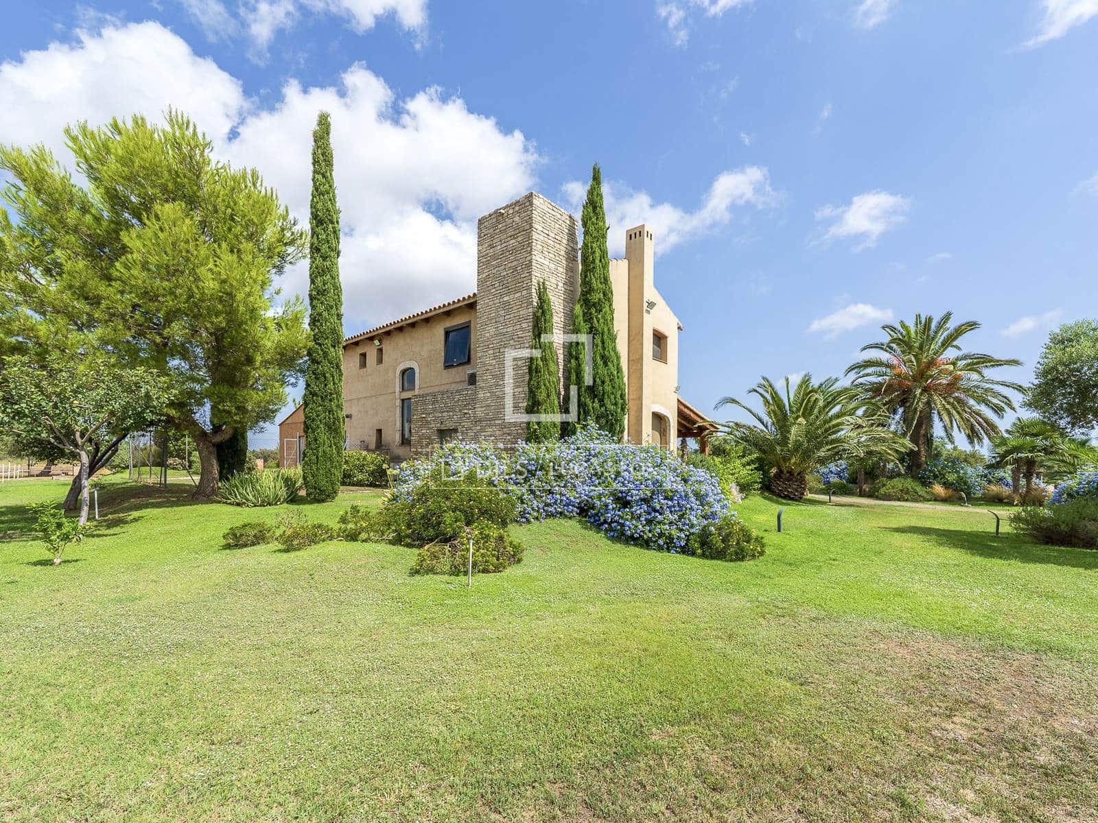 8 bedroom Finca/Country House for sale in Montbrio del Camp with pool garage - € 1,685,000 (Ref: 10097354)