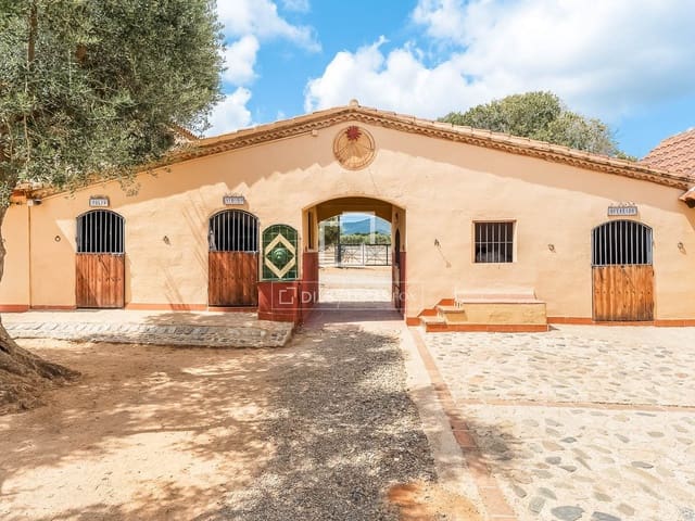 8 chambre Finca/Maison de Campagne à vendre à Montbrió del Camp avec piscine garage - 1 685 000 € (Ref: 10097354)