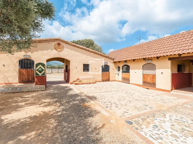 8 chambre Finca/Maison de Campagne à vendre à Montbrió del Camp avec piscine garage - 1 685 000 € (Ref: 10097354)