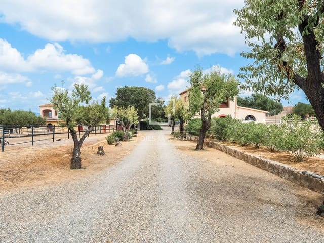 8 chambre Finca/Maison de Campagne à vendre à Montbrió del Camp avec piscine garage - 1 685 000 € (Ref: 10097354)