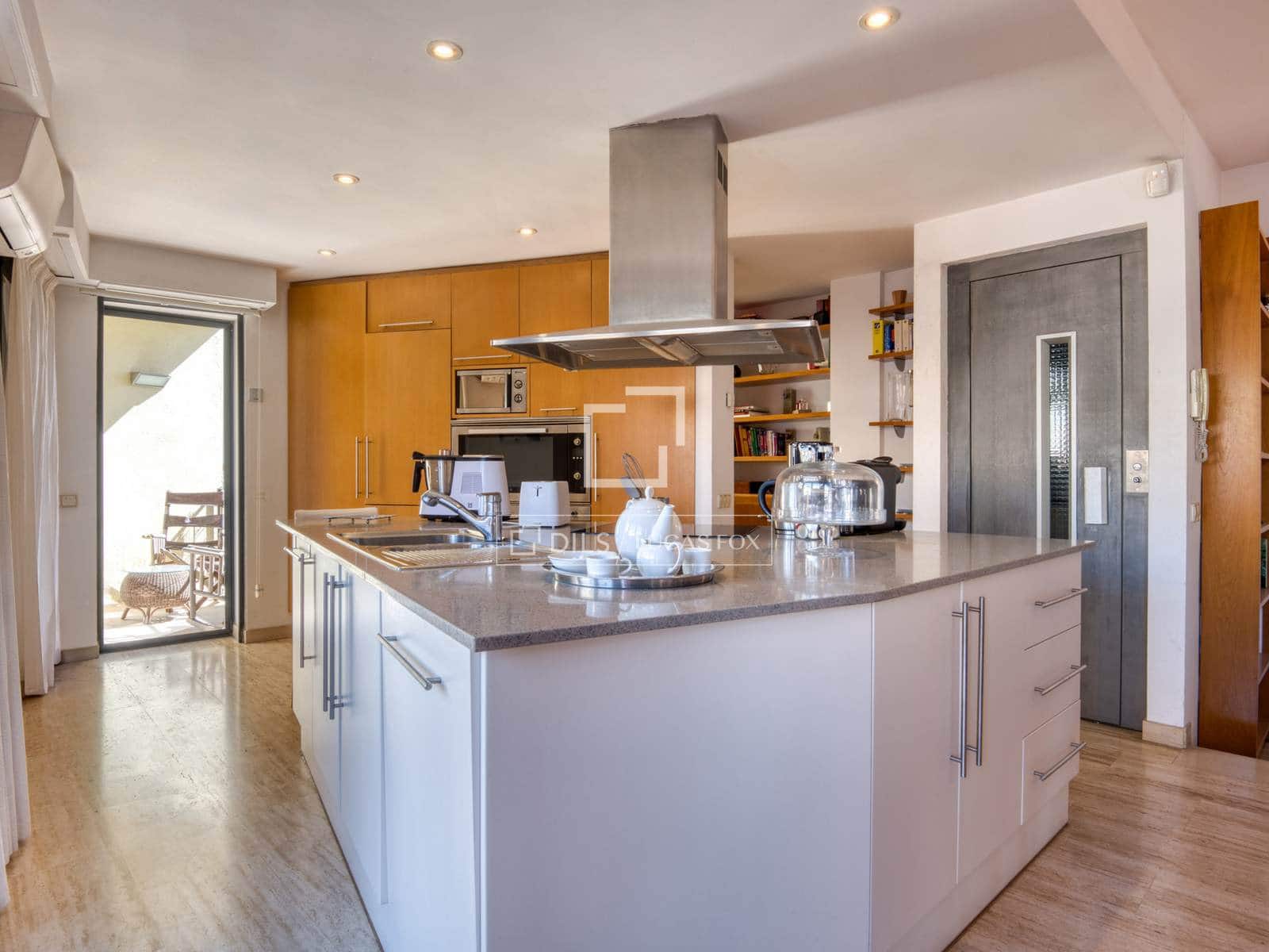 4 Zimmer Villa zu verkaufen in Sant Feliu de Guixols mit Garage - 623.000 € (Ref: 10098788)