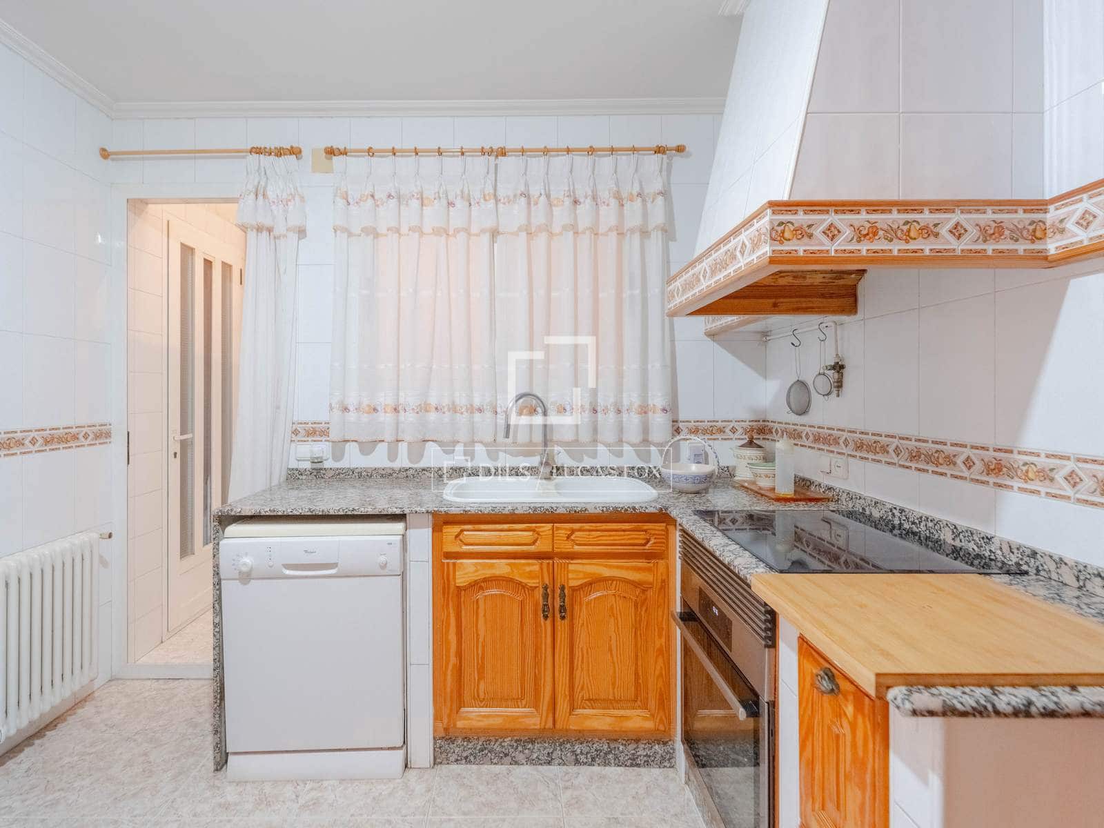 6 soverom Villa til salgs i Valencia by med garasje - € 900 000 (Ref: 10098791)
