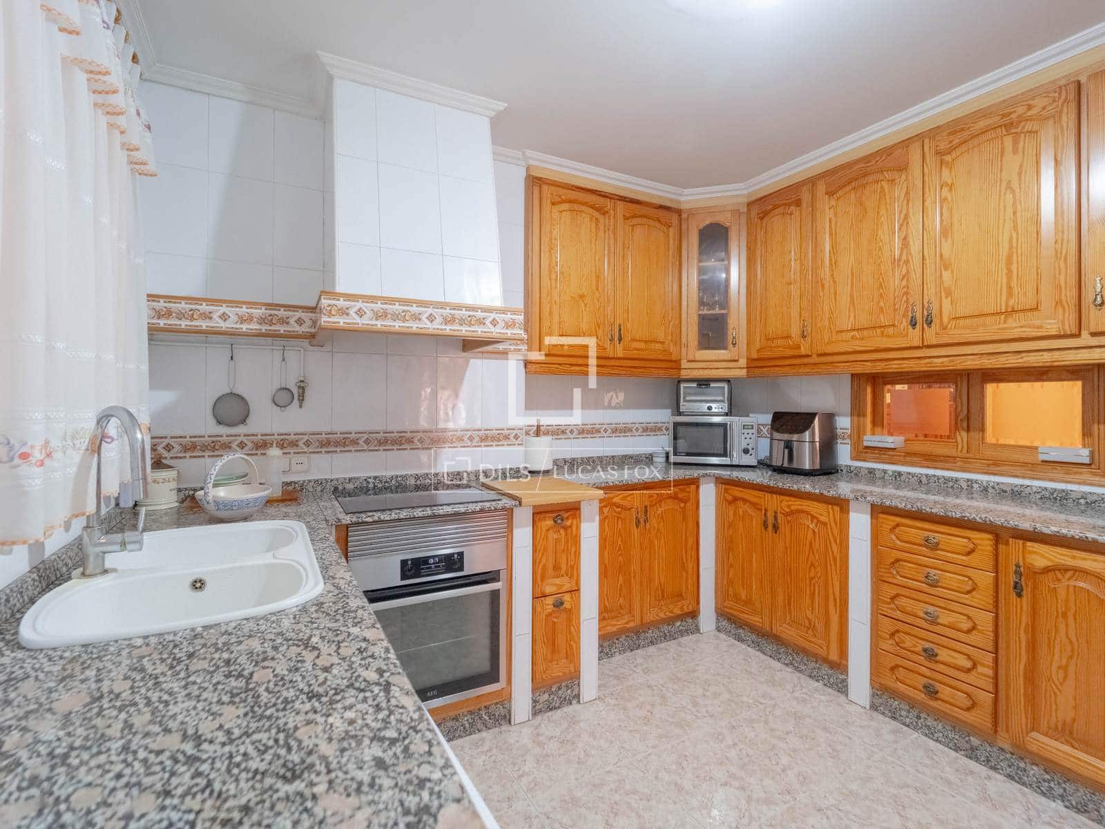 6 soverom Villa til salgs i Valencia by med garasje - € 900 000 (Ref: 10098791)