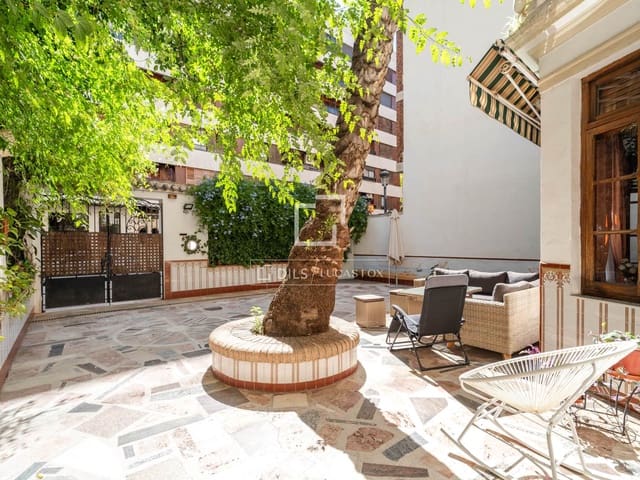 6 soverom Villa til salgs i Valencia by med garasje - € 900 000 (Ref: 10098791)