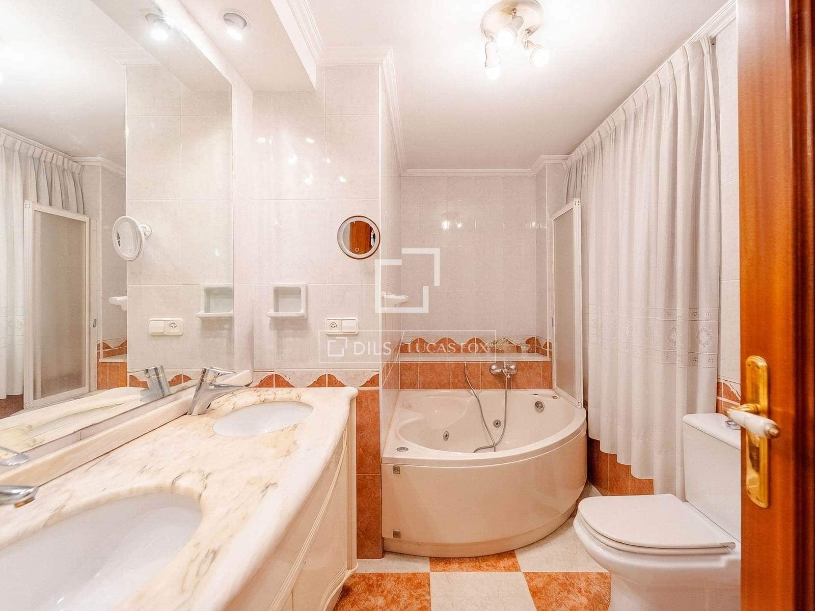 6 soverom Villa til salgs i Valencia by med garasje - € 900 000 (Ref: 10098791)