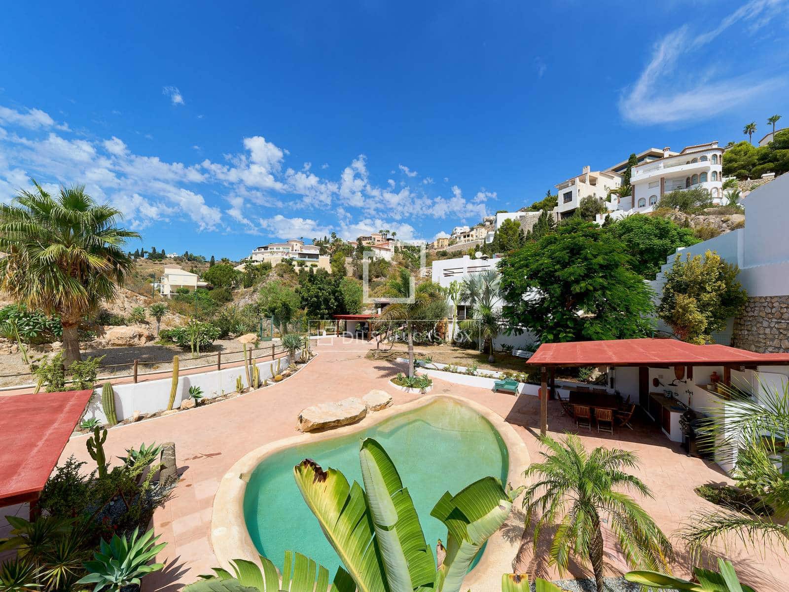 8 chambre Villa/Maison à vendre à Salobrena avec piscine garage - 1 450 000 € (Ref: 10099400)