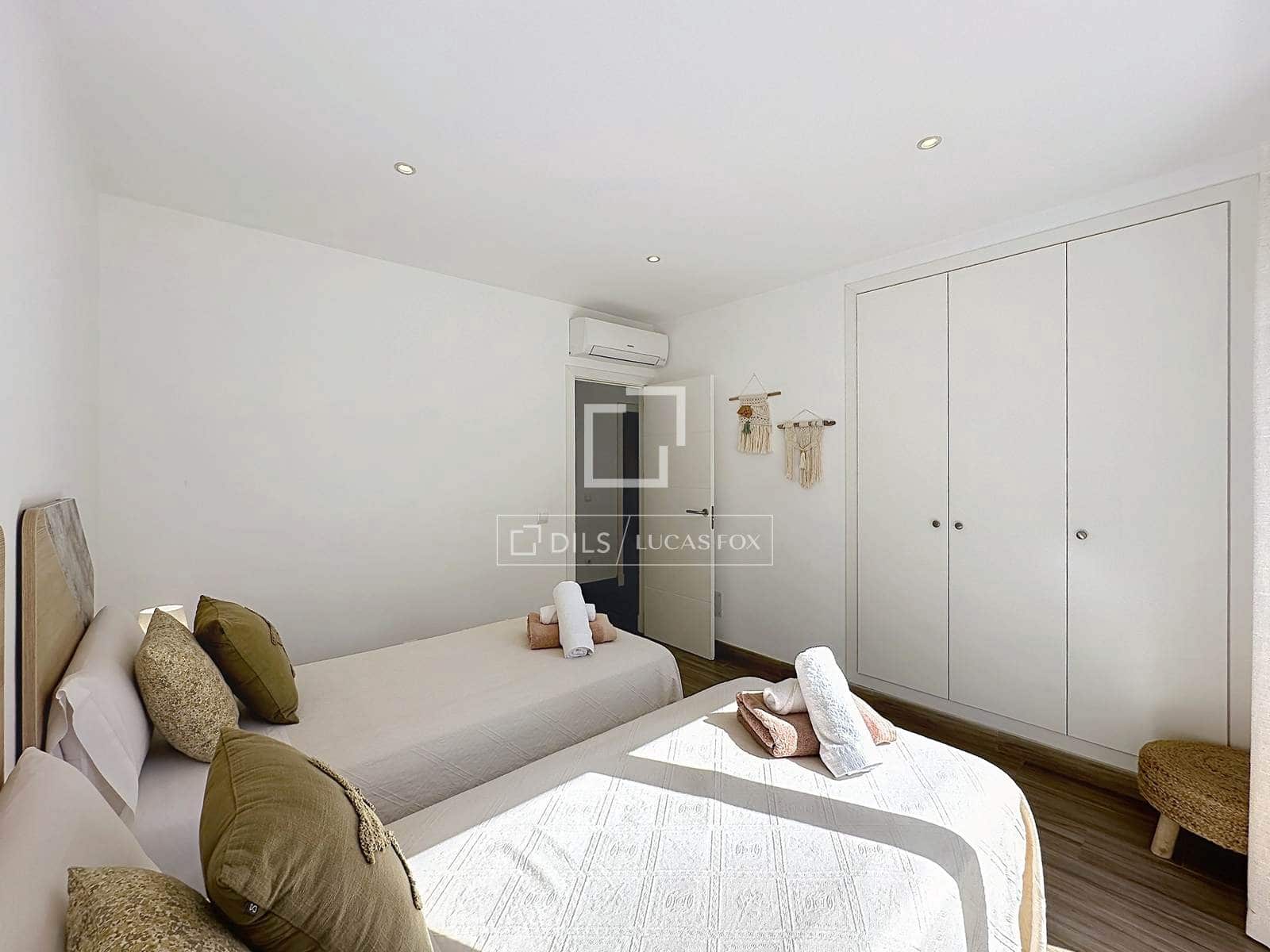 4 quarto Moradia para venda em Es Mercadal com piscina garagem - 1 445 000 € (Ref: 10100500)