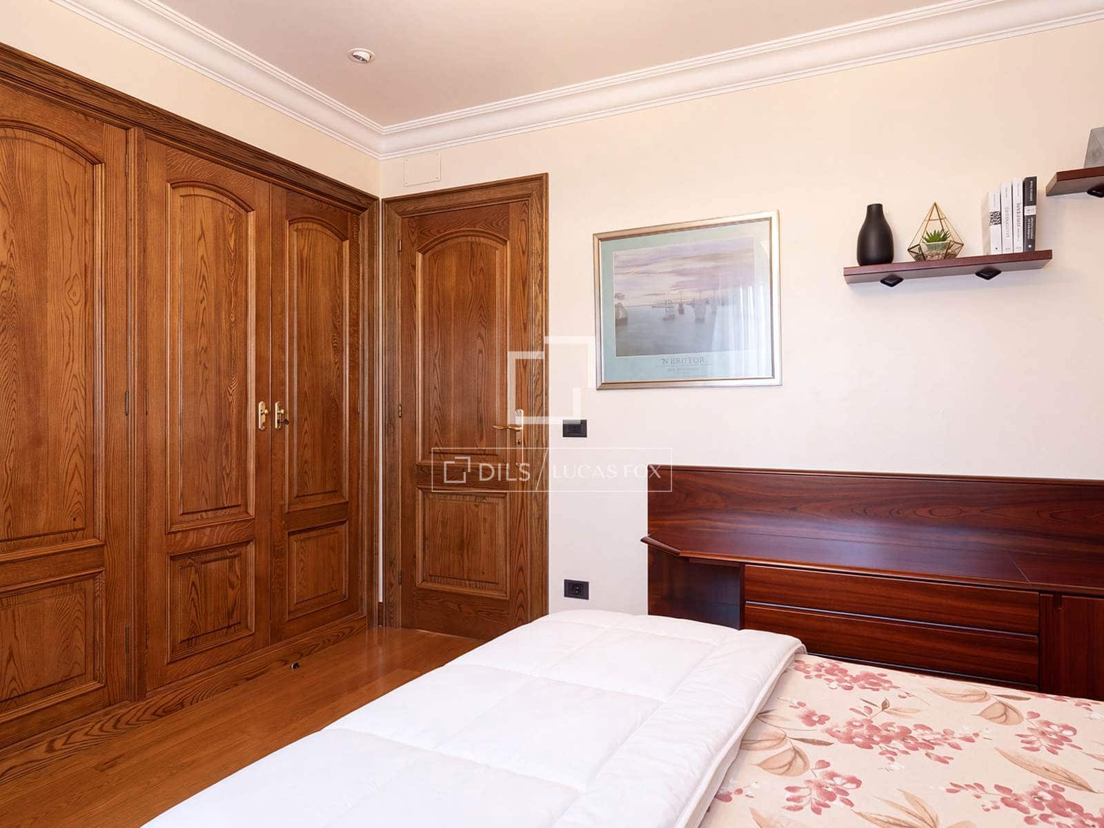 5 bedroom Villa for sale in Nigran with pool garage - € 2,100,000 (Ref: 10102836)