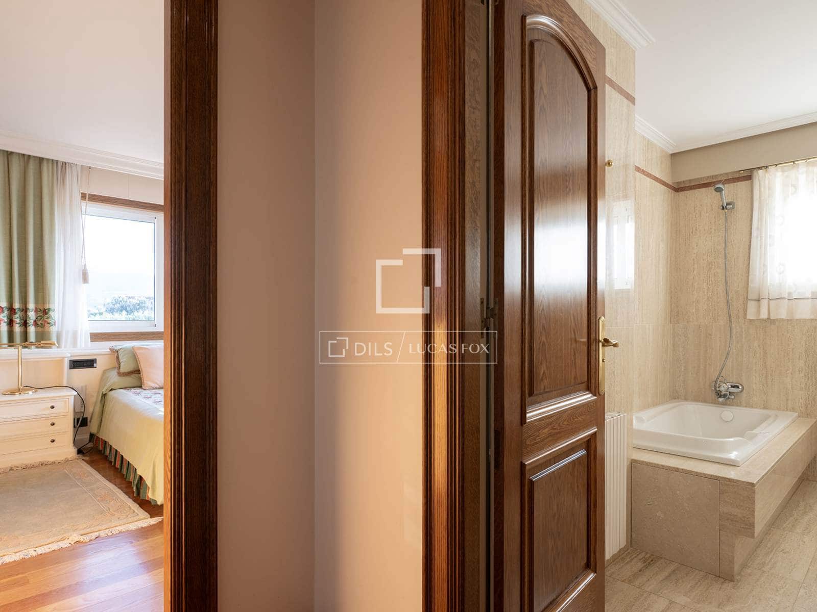 5 bedroom Villa for sale in Nigran with pool garage - € 2,100,000 (Ref: 10102836)