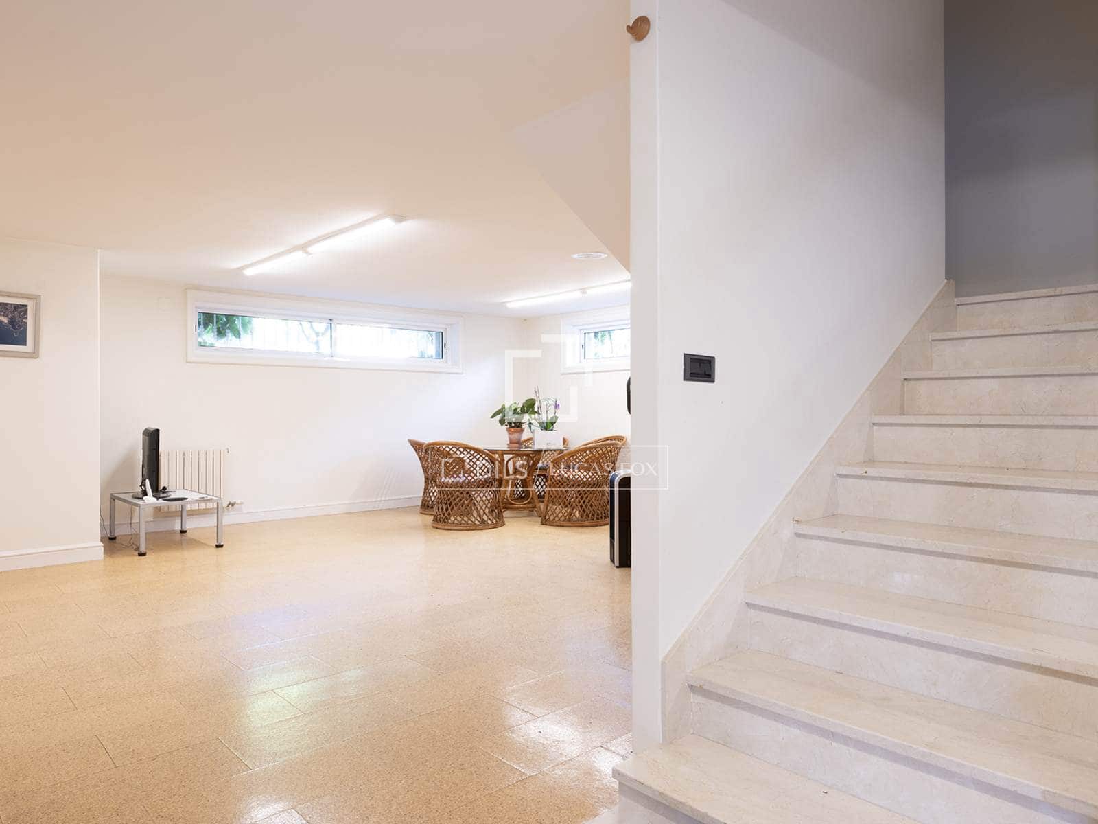 5 bedroom Villa for sale in Nigran with pool garage - € 2,100,000 (Ref: 10102836)