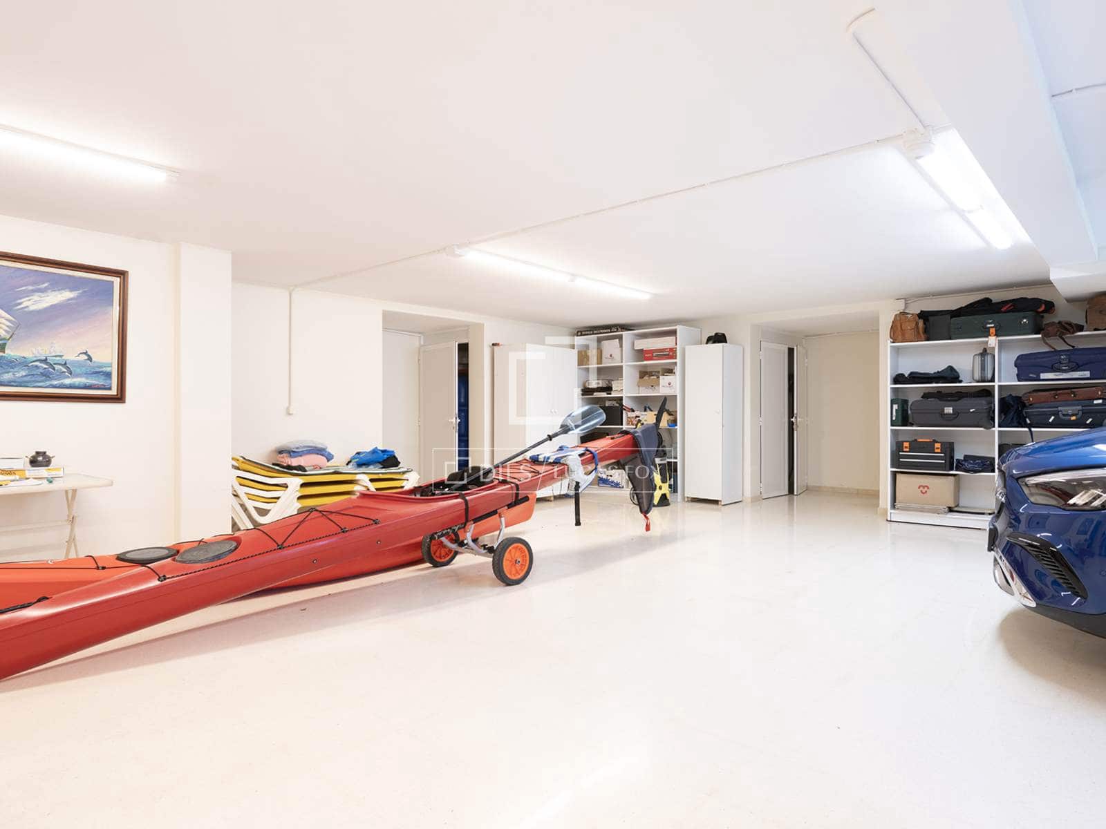 5 bedroom Villa for sale in Nigran with pool garage - € 2,100,000 (Ref: 10102836)
