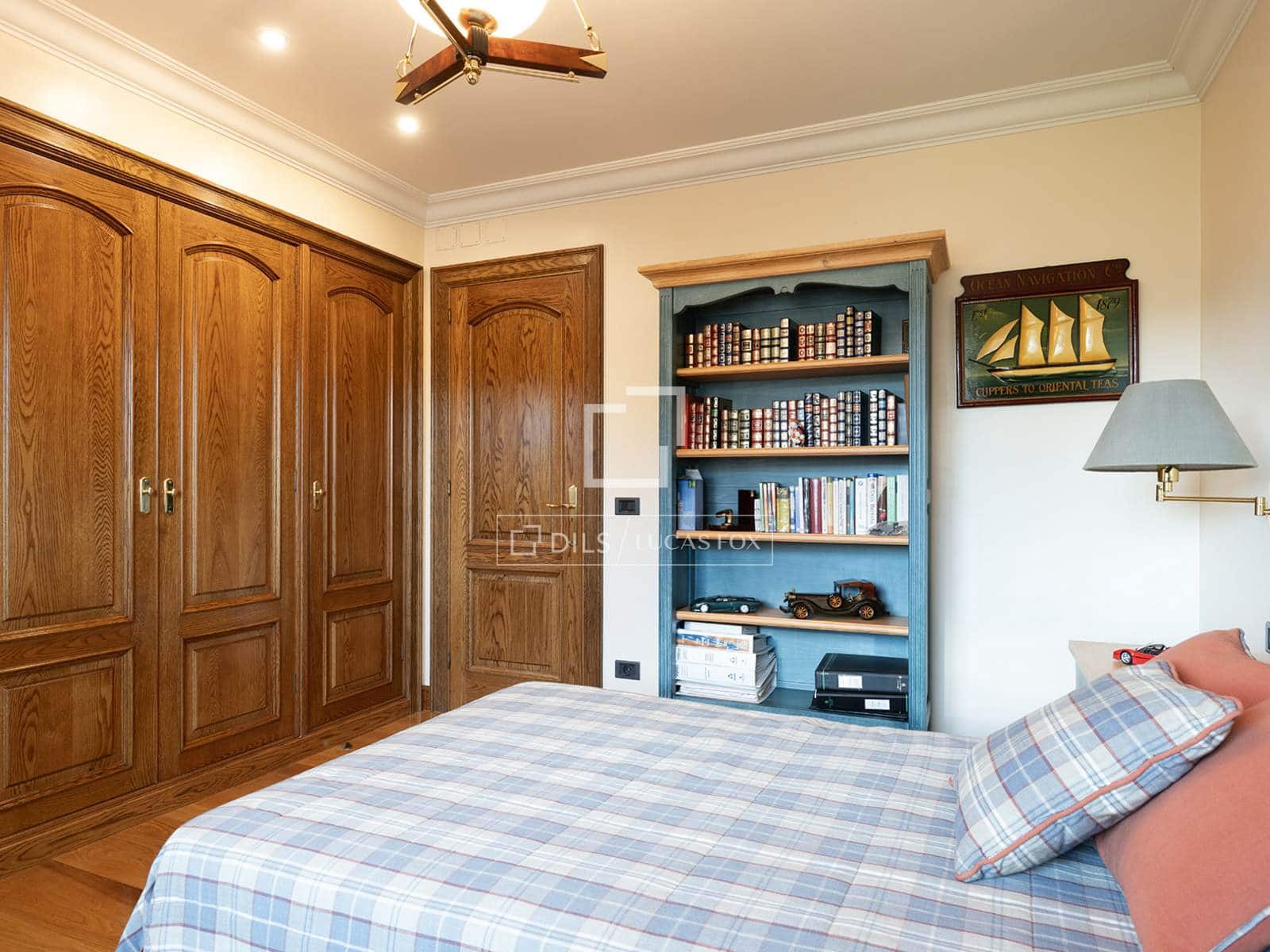 5 bedroom Villa for sale in Nigran with pool garage - € 2,100,000 (Ref: 10102836)