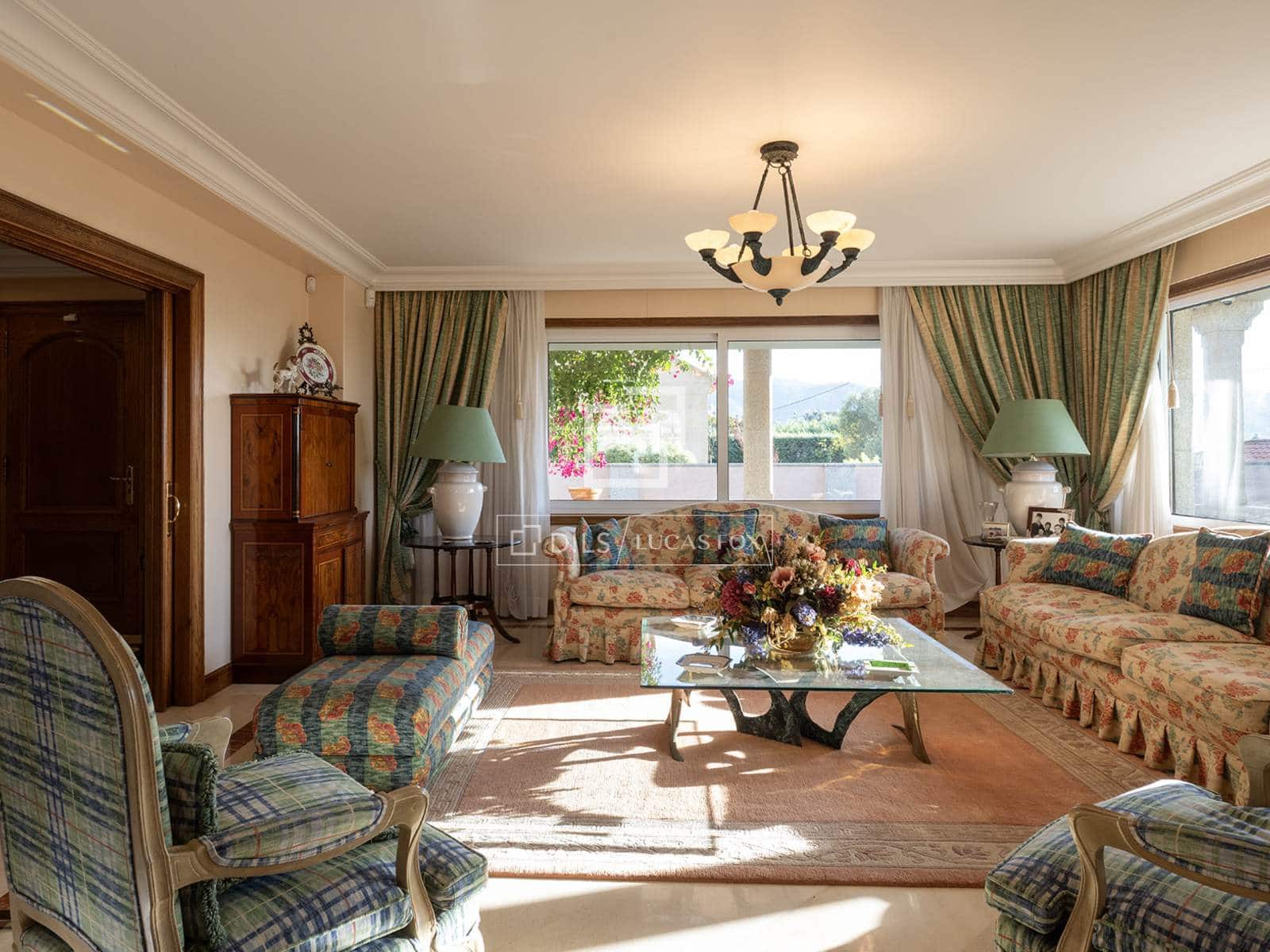 5 bedroom Villa for sale in Nigran with pool garage - € 2,100,000 (Ref: 10102836)