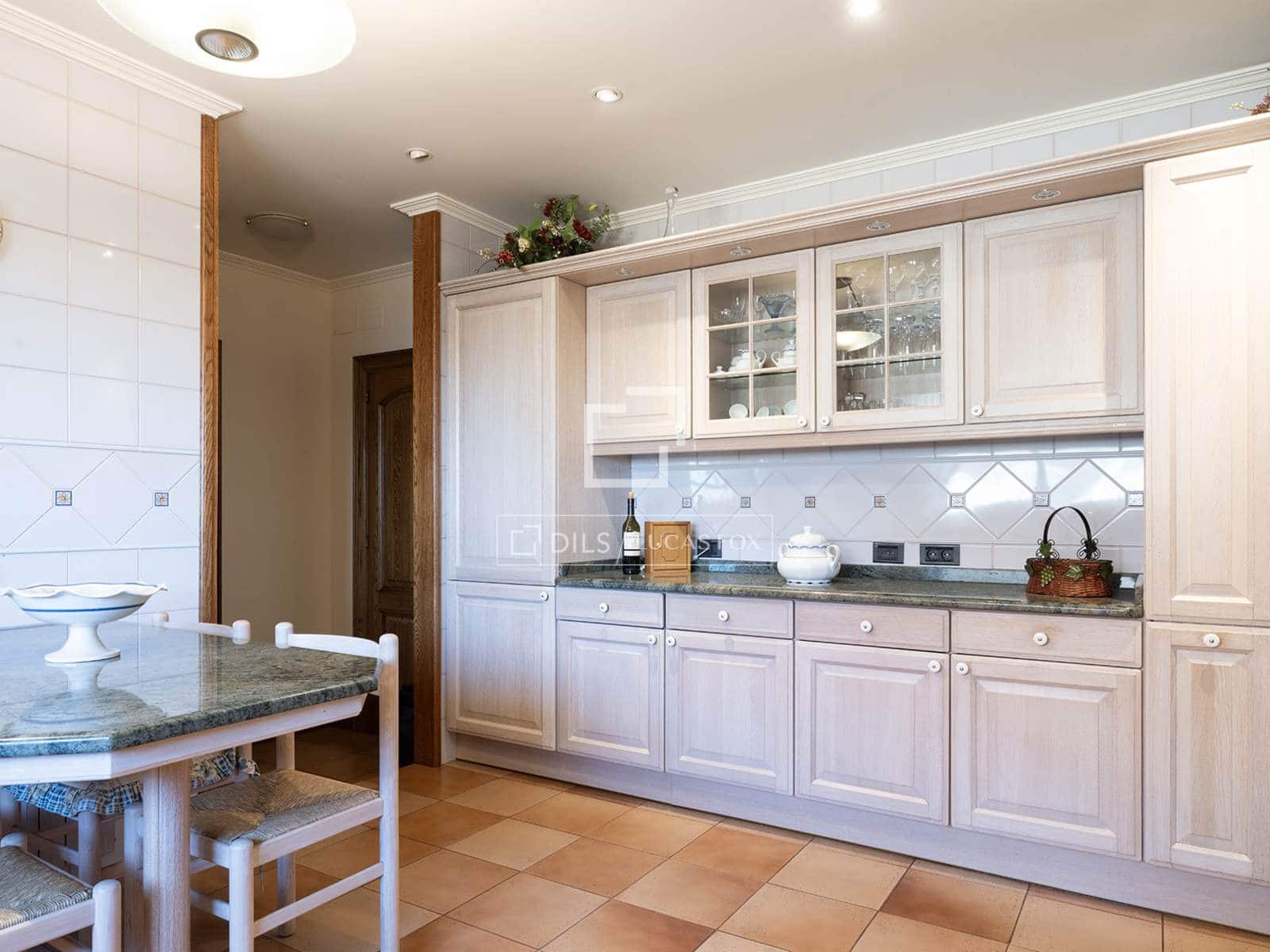 5 bedroom Villa for sale in Nigran with pool garage - € 2,100,000 (Ref: 10102836)