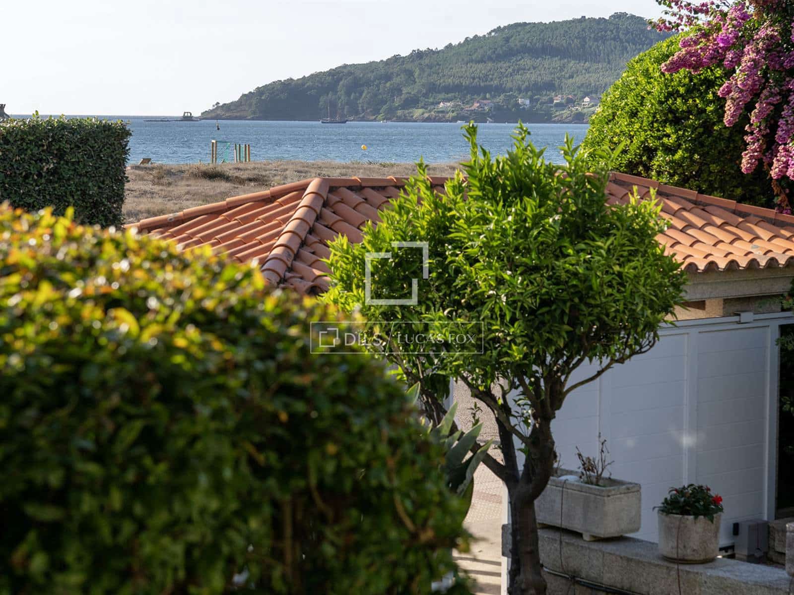 5 bedroom Villa for sale in Nigran with pool garage - € 2,100,000 (Ref: 10102836)