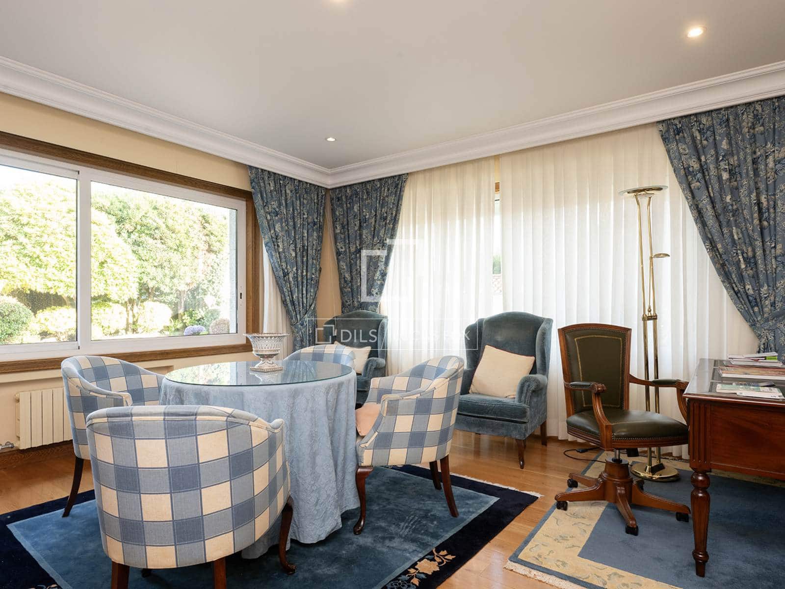 5 bedroom Villa for sale in Nigran with pool garage - € 2,100,000 (Ref: 10102836)