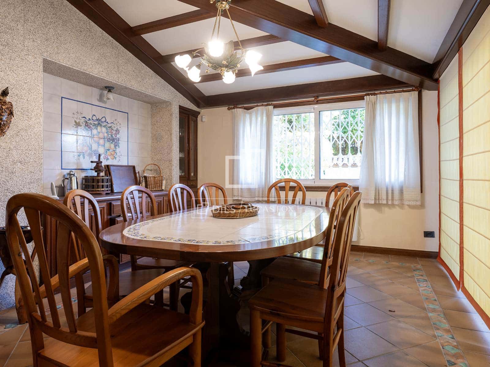 5 bedroom Villa for sale in Nigran with pool garage - € 2,100,000 (Ref: 10102836)