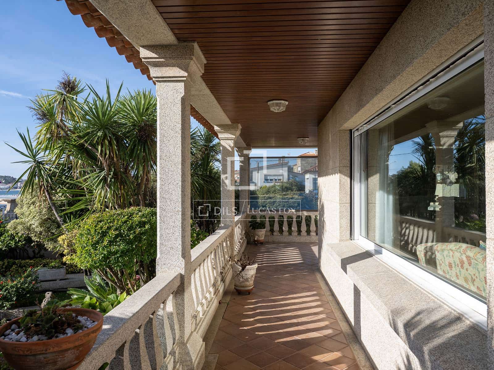 5 bedroom Villa for sale in Nigran with pool garage - € 2,100,000 (Ref: 10102836)