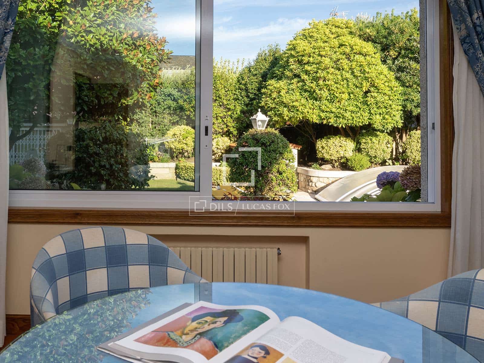 5 bedroom Villa for sale in Nigran with pool garage - € 2,100,000 (Ref: 10102836)