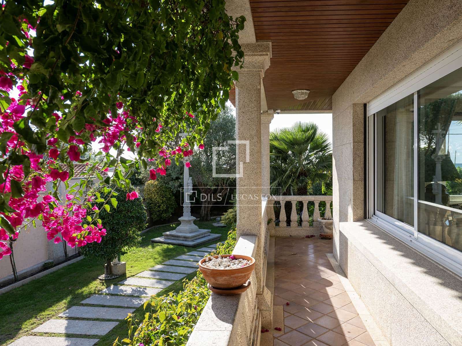 5 bedroom Villa for sale in Nigran with pool garage - € 2,100,000 (Ref: 10102836)