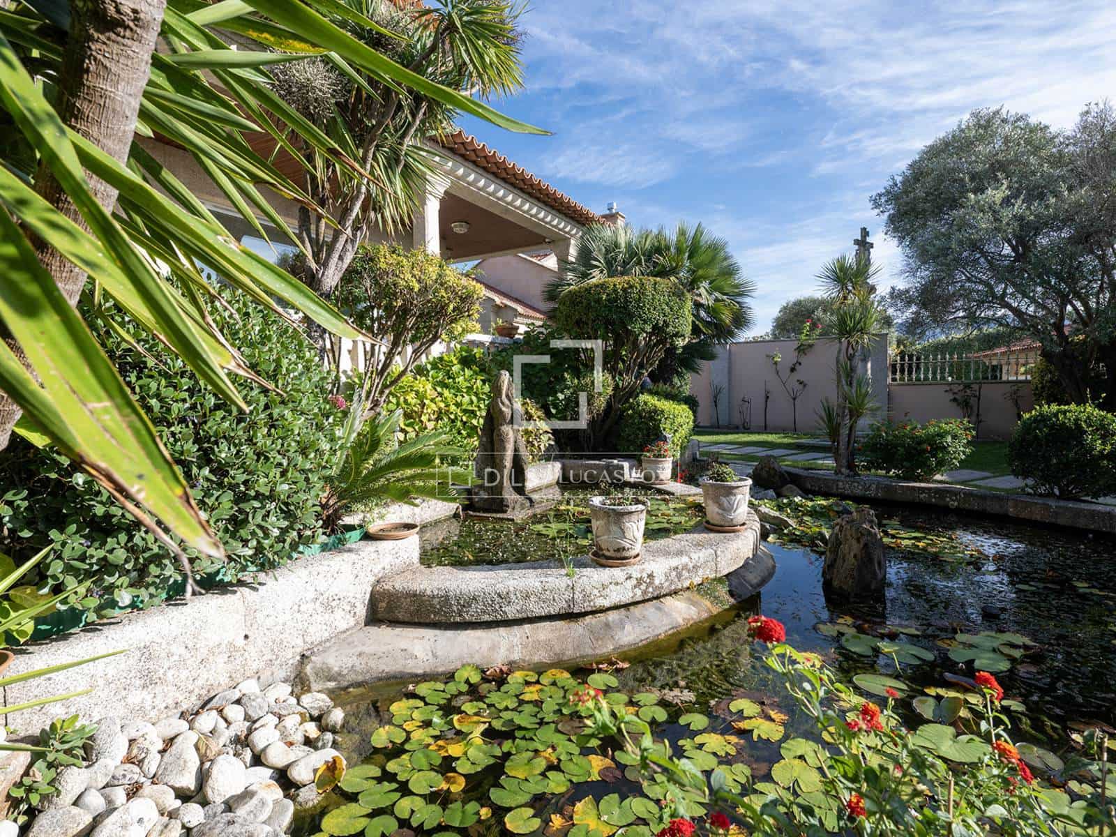 5 bedroom Villa for sale in Nigran with pool garage - € 2,100,000 (Ref: 10102836)
