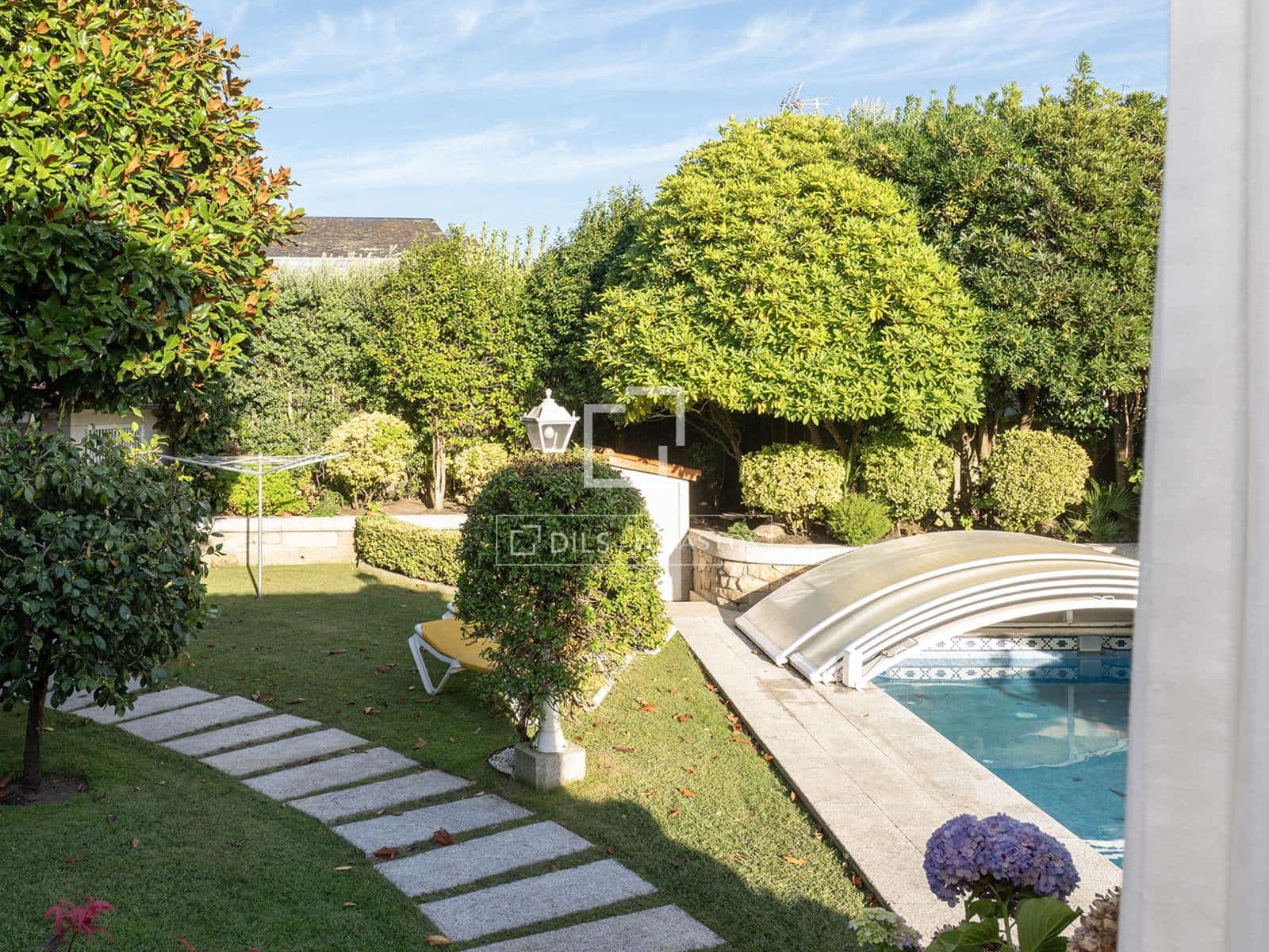 5 bedroom Villa for sale in Nigran with pool garage - € 2,100,000 (Ref: 10102836)