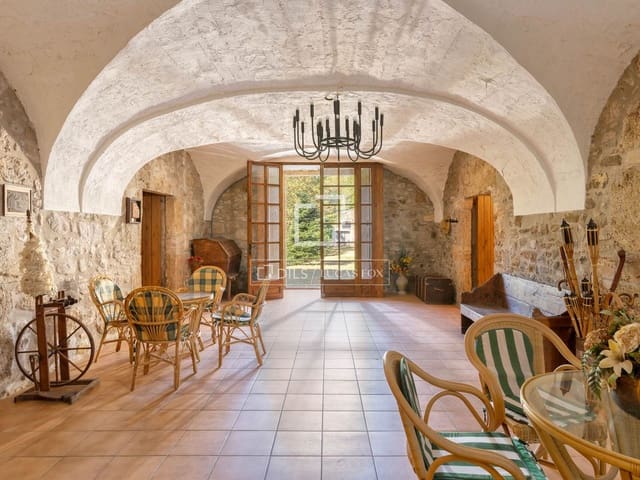 8 bedroom Finca/Country House for sale in Sant Miquel de Campmajor with pool - € 995,000 (Ref: 10106534)