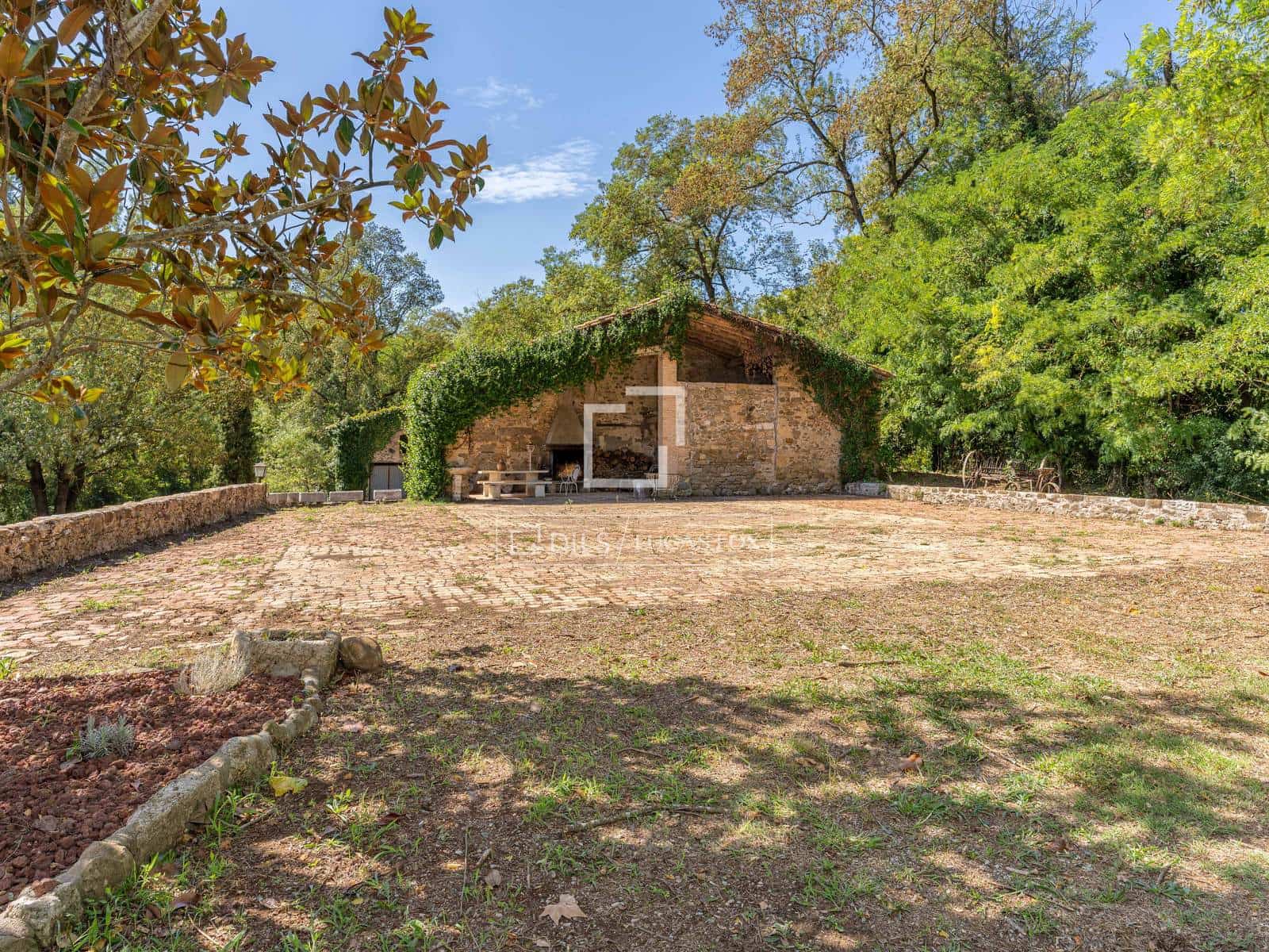 8 bedroom Finca/Country House for sale in Sant Miquel de Campmajor with pool - € 995,000 (Ref: 10106534)