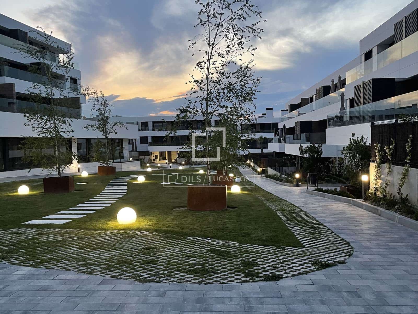 Appartement de 3 chambres à louer à Madrid ville avec piscine garage - 3 000 € (Ref: 10113508)