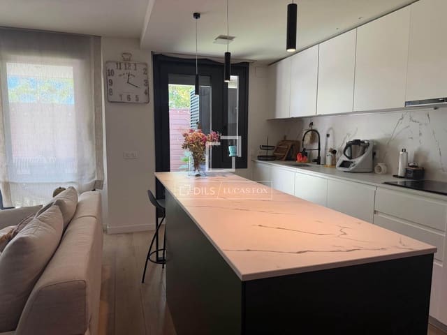 3 slaapkamer Appartement te huur in Madrid stad met zwembad garage - € 3.000 (Ref: 10113508)
