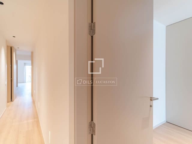 3 bedroom Apartment for rent in Valencia city - € 5,000 (Ref: 10117484)