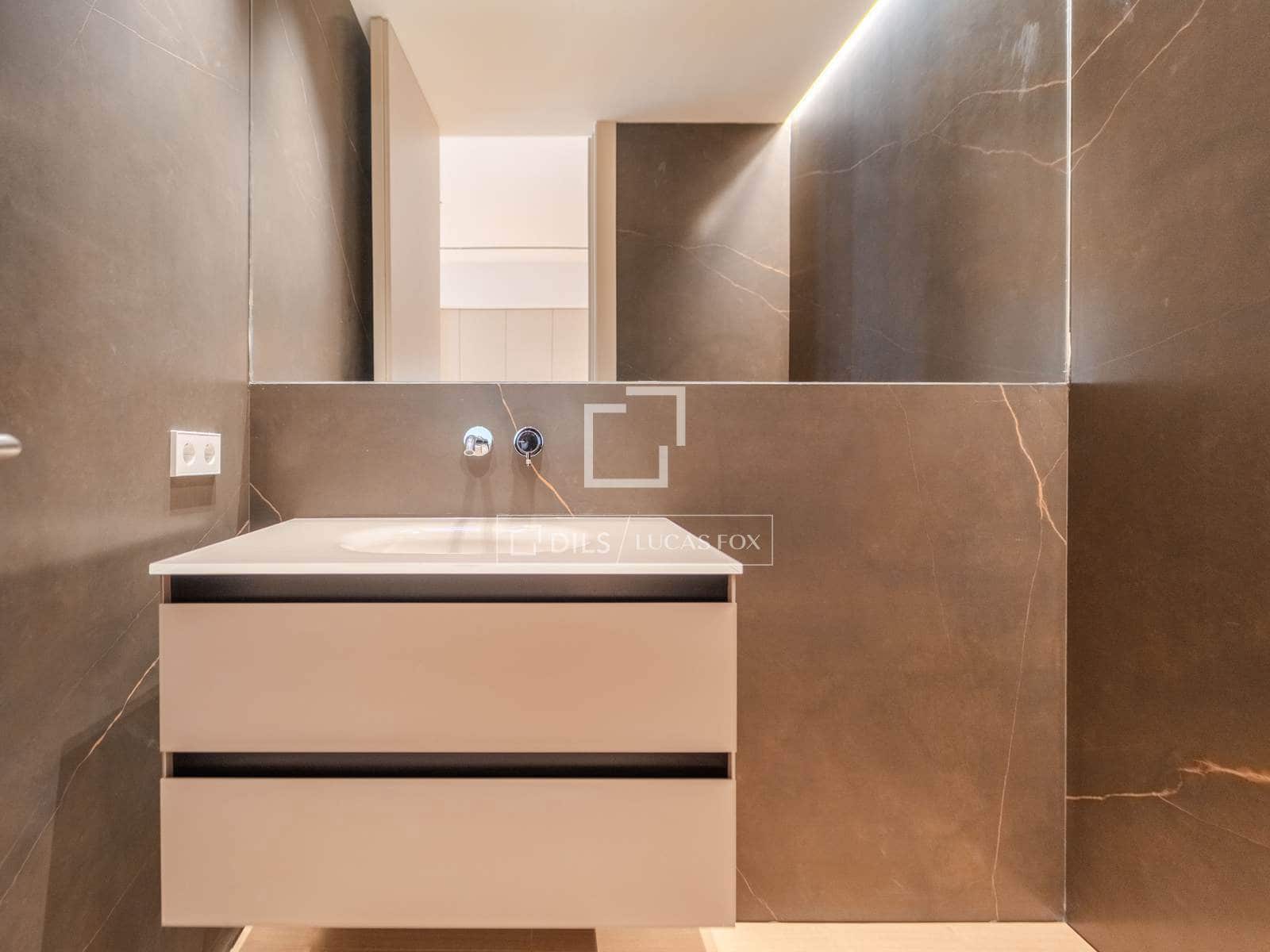 3 bedroom Apartment for rent in Valencia city - € 5,000 (Ref: 10117484)