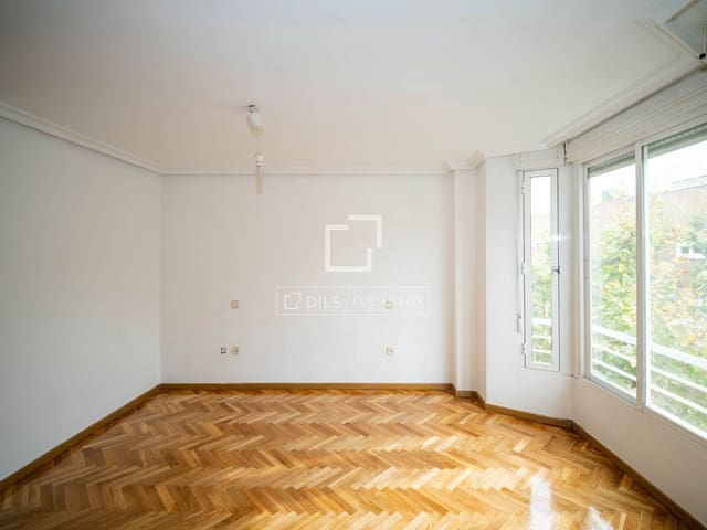 3 bedroom Apartment for rent in San Sebastián de los Reyes with garage - € 1,650 (Ref: 10118074)