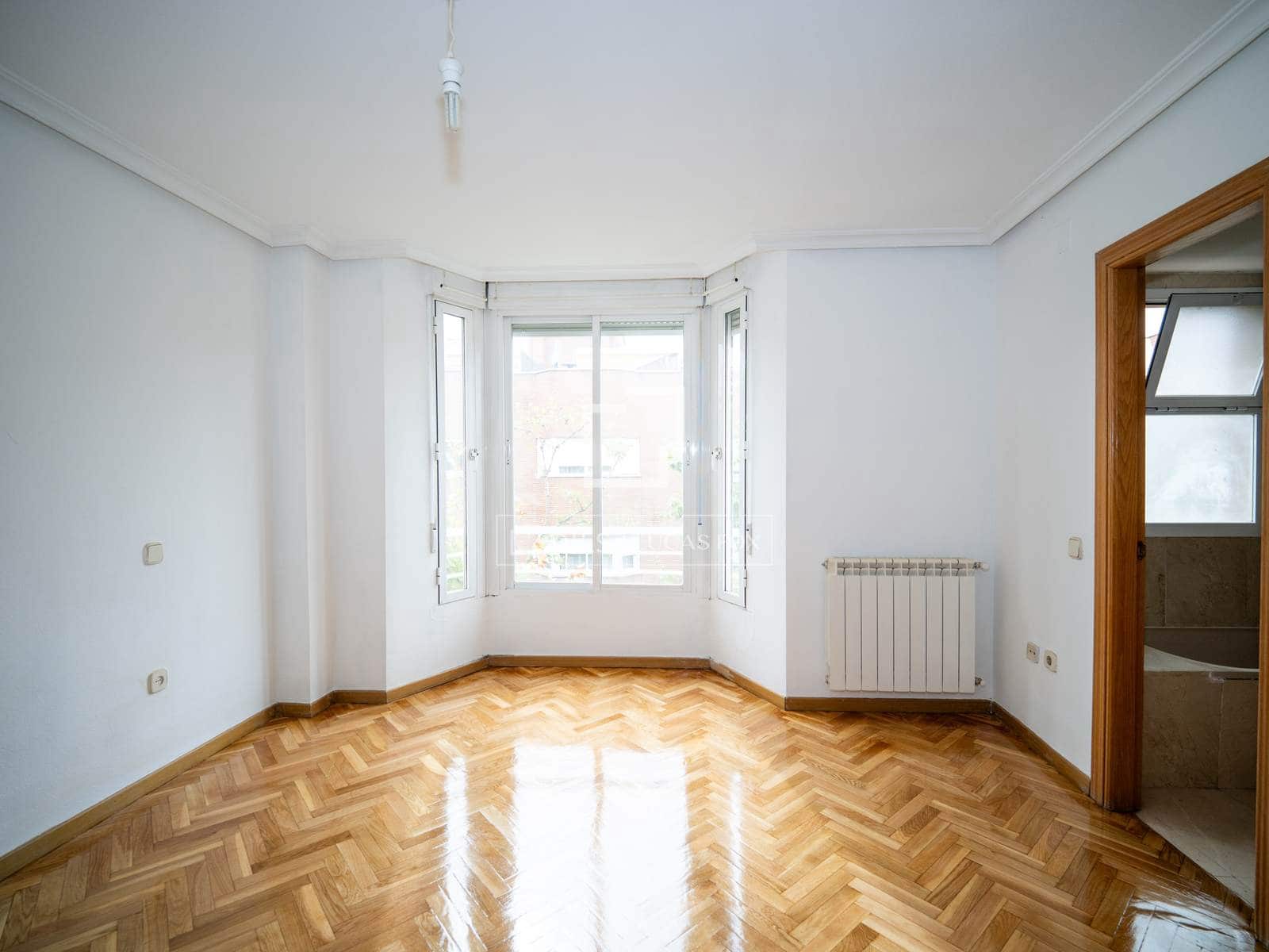3 bedroom Apartment for rent in San Sebastian de los Reyes with garage - € 1,650 (Ref: 10118074)