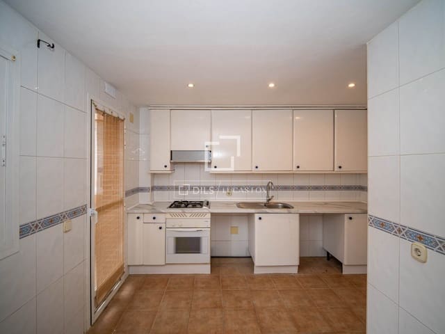 3 bedroom Apartment for rent in San Sebastián de los Reyes with garage - € 1,650 (Ref: 10118074)