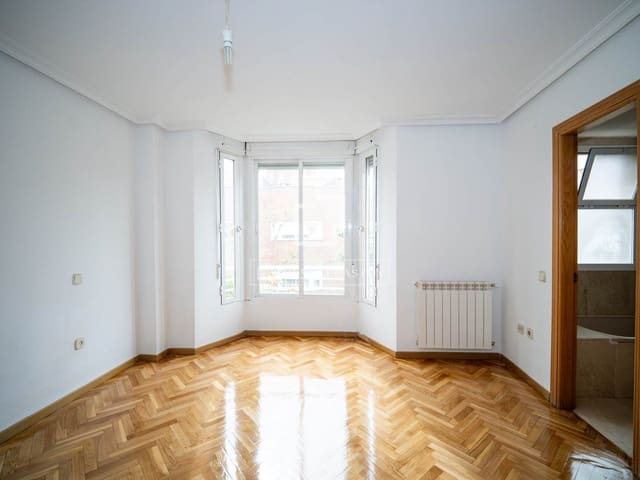 3 bedroom Apartment for rent in San Sebastián de los Reyes with garage - € 1,650 (Ref: 10118074)
