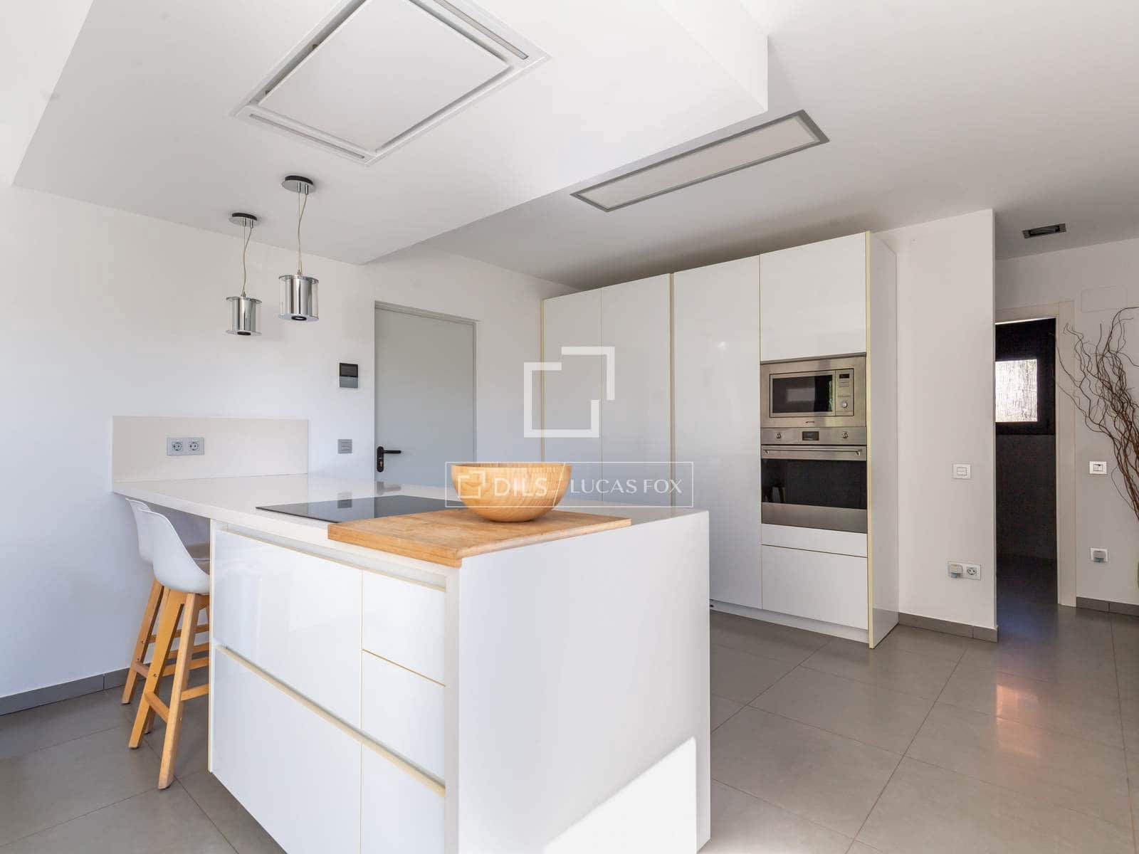 4 sovrum Villa till salu i Vallirana med pool garage - 690 000 € (Ref: 10118411)