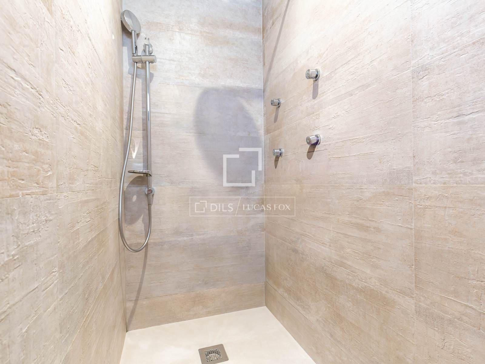 4 sovrum Villa till salu i Vallirana med pool garage - 690 000 € (Ref: 10118411)