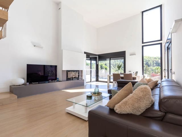 4 sovrum Villa till salu i Vallirana med pool garage - 690 000 € (Ref: 10118411)