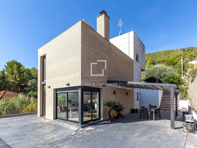 4 sovrum Villa till salu i Vallirana med pool garage - 690 000 € (Ref: 10118411)