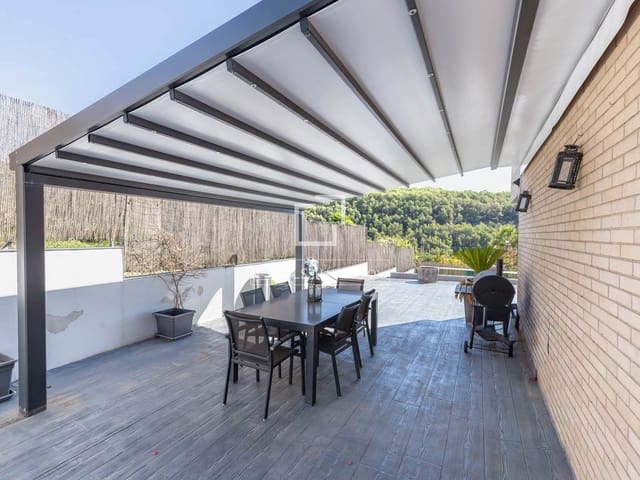 4 sovrum Villa till salu i Vallirana med pool garage - 690 000 € (Ref: 10118411)