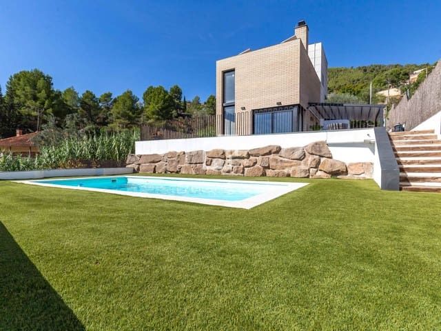 4 sovrum Villa till salu i Vallirana med pool garage - 690 000 € (Ref: 10118411)